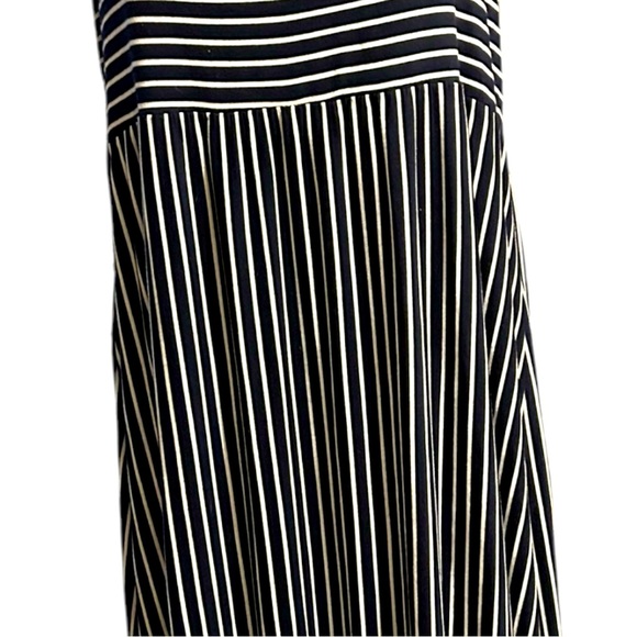 GAP navy & white maternity dress in size Large. Super Comfortable - Picture 2 of 5